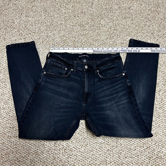 Calvin Klein Mens Athletic Fit Jeans 30 x 30. Model CKJ 056. - Picture 5 of 6